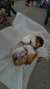 DEEP FRIED OREOS. Americans deep fry everything.. They were delicious :)