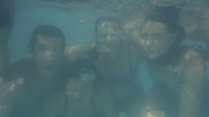 Under water pic gone wrong (Colin is the only one doing it right ;))